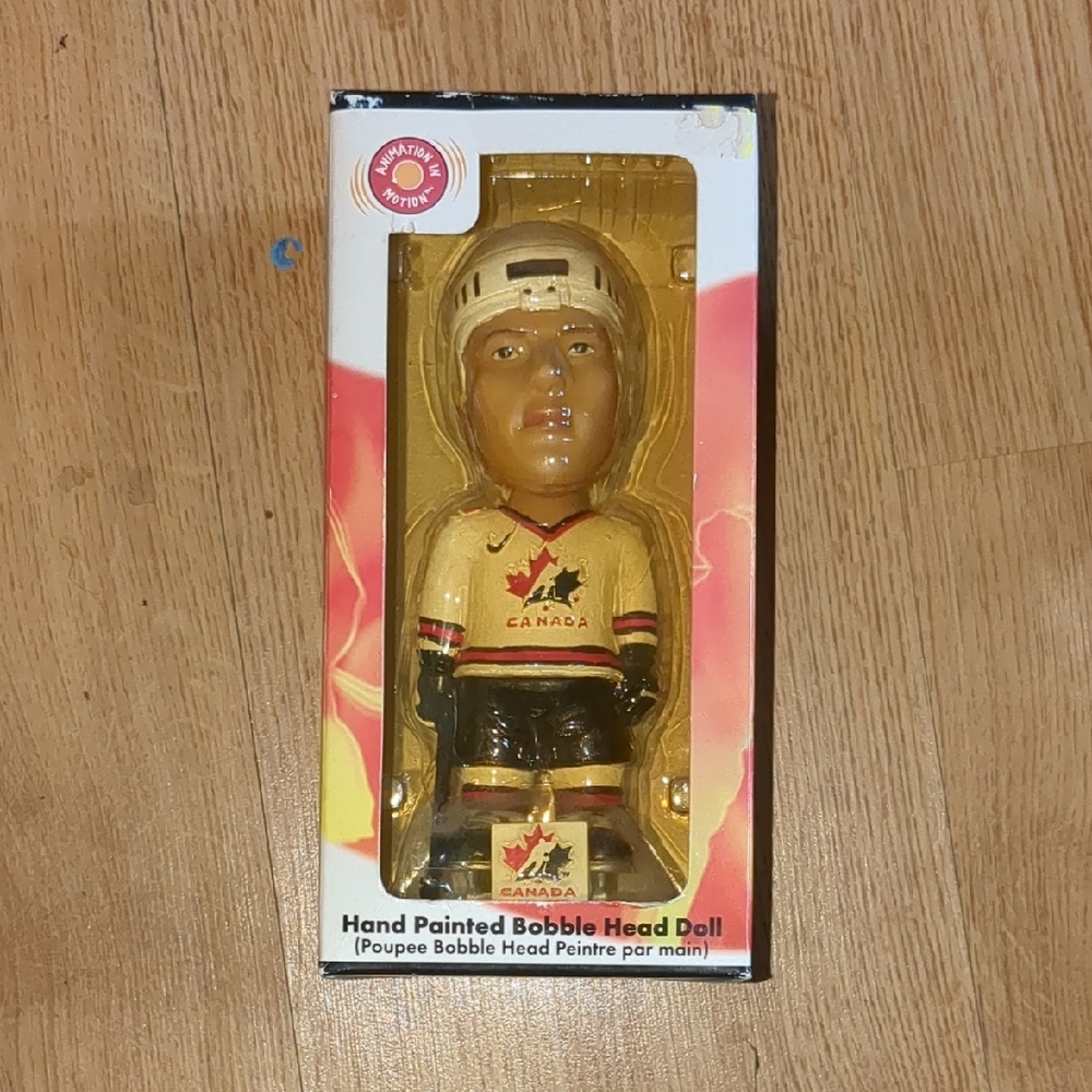 Canada Hockey Bobblehead Doll Owen Nolan